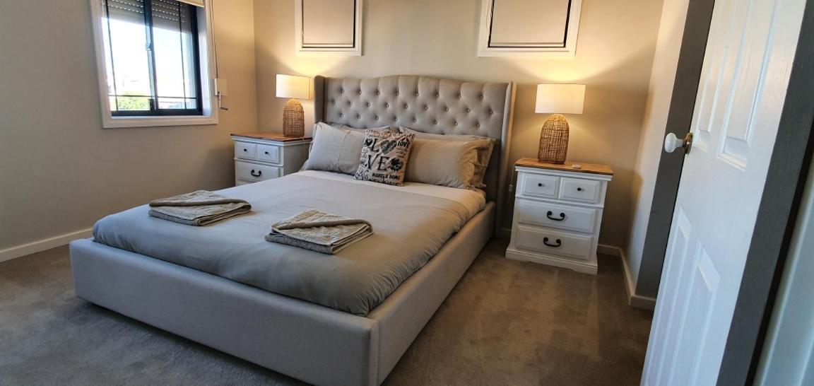 Palm Beach Manor Rockingham Extérieur photo